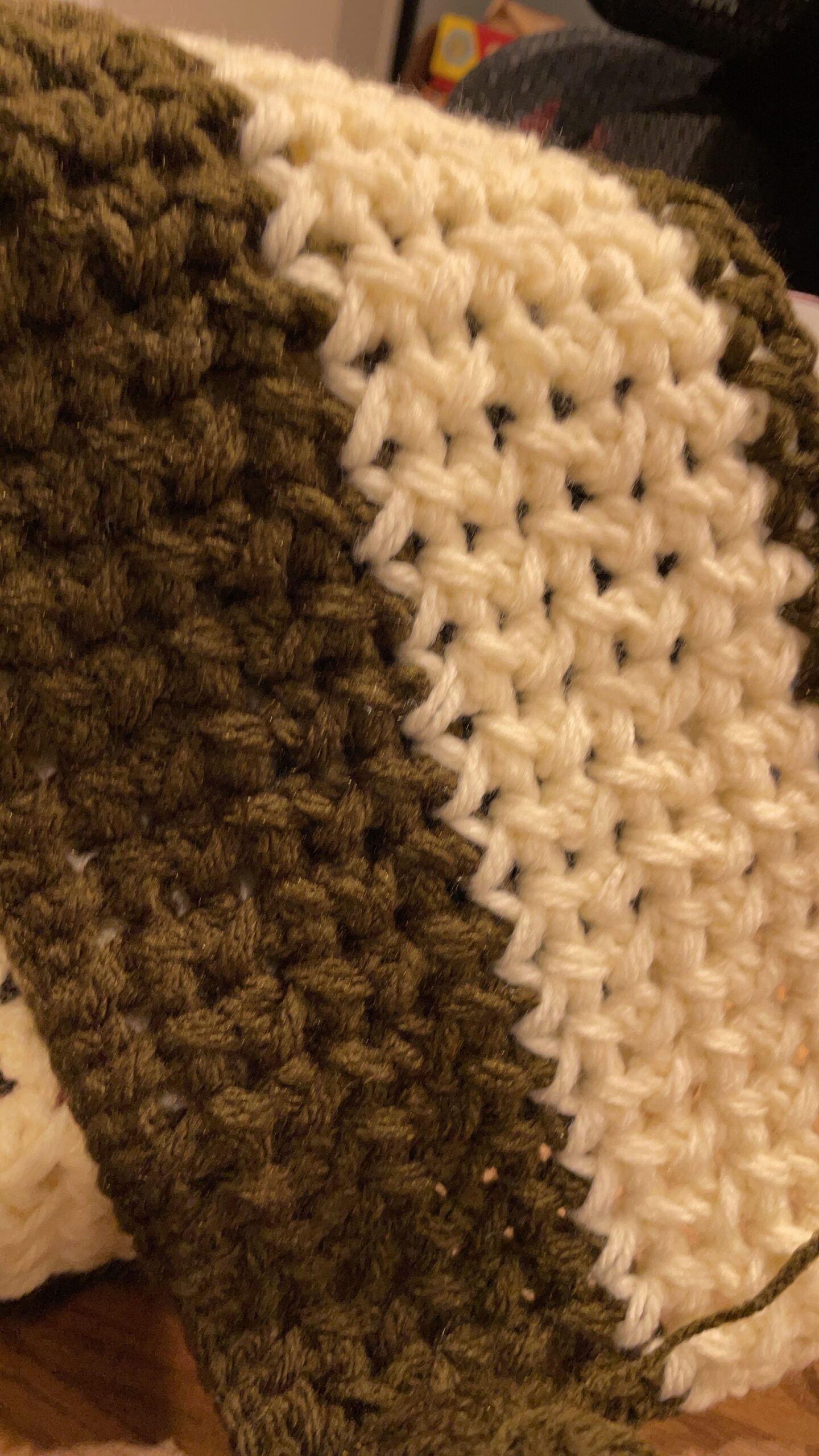 交差編みの膝掛け