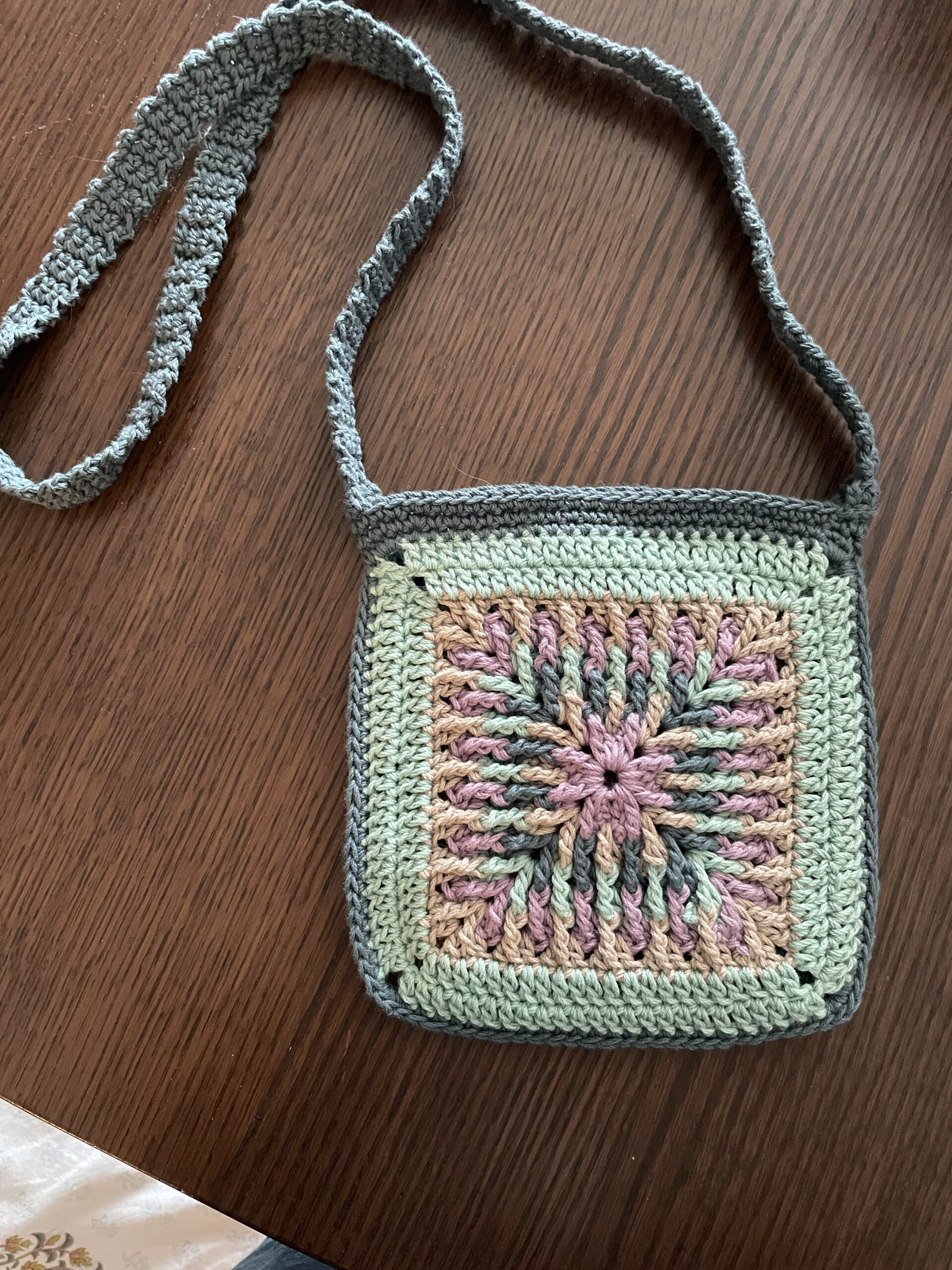 モザイクグラニーのポシェット