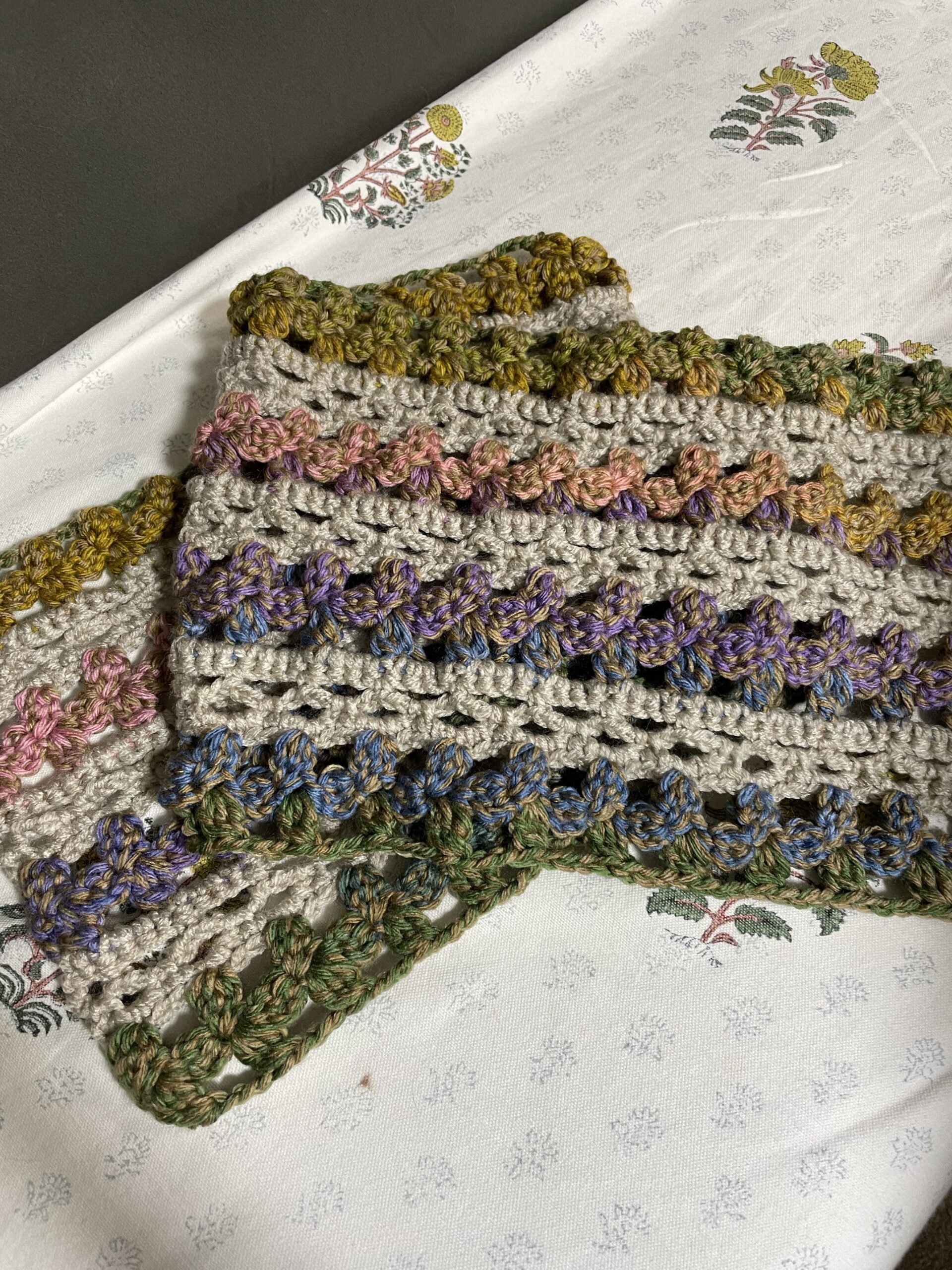 レインボーカラーのスヌード