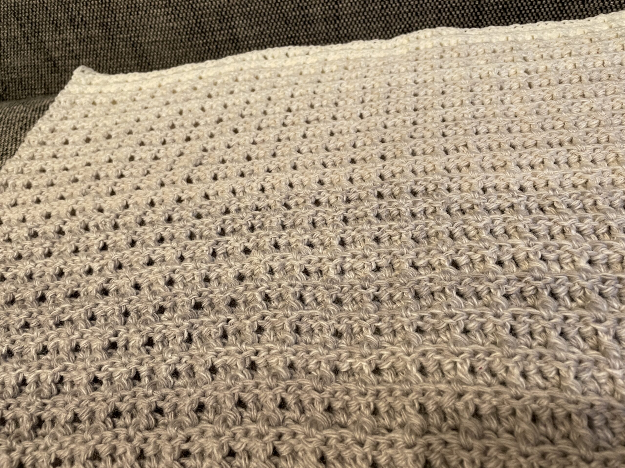 ワッフル編みのひざかけ